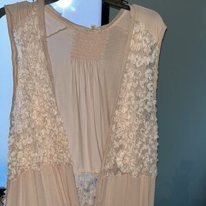 POL Women's Light Pink w/flowers in light pink sleeveless Vest Size Medium